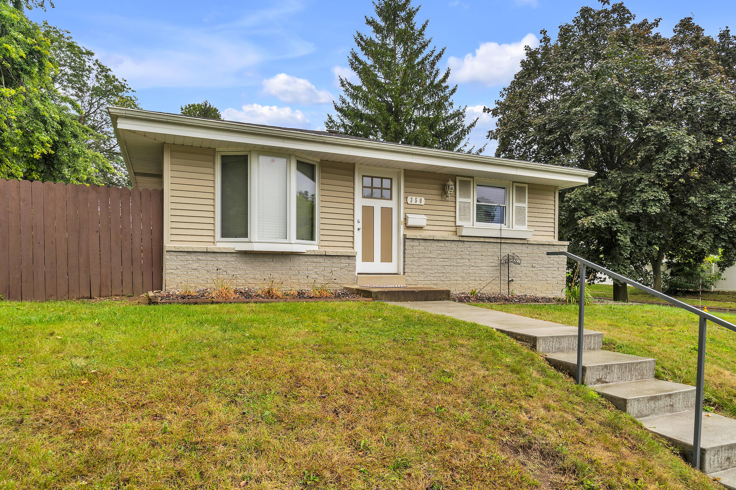 Richard St, Waukesha, WI 53189