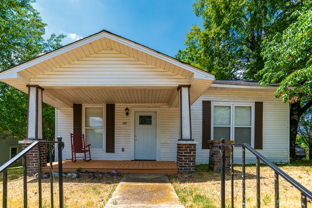 Washington St, Fayetteville, TN 37334