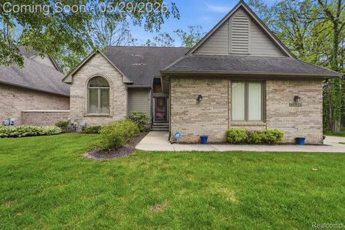 47301 Bramblewood Ct, Novi, MI, 48374-2937 | Card Image
