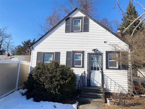 46 Leonard St, Smithtown, NY, 11787-1042 | Card Image