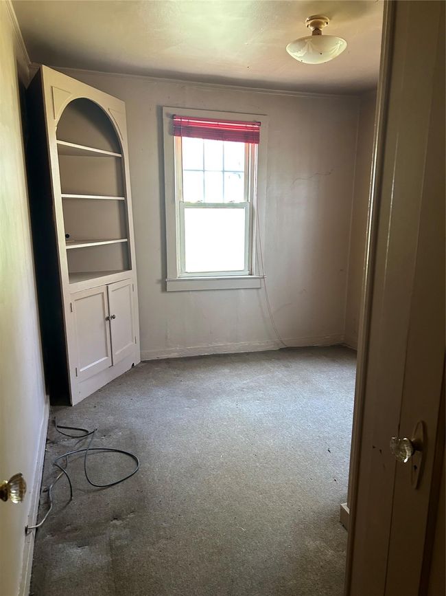 Unfurnished room with carpet | Image 11
