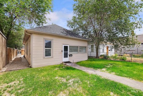 332 4th Ave W, Twin Falls, ID, 83301-5815 | Card Image