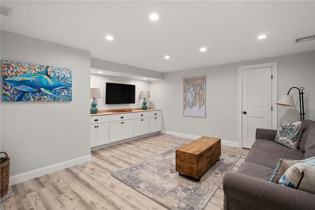 37 Island Dr, House other with 4 bedrooms, 3 bathrooms and 6 parking in Middletown RI | Image 22