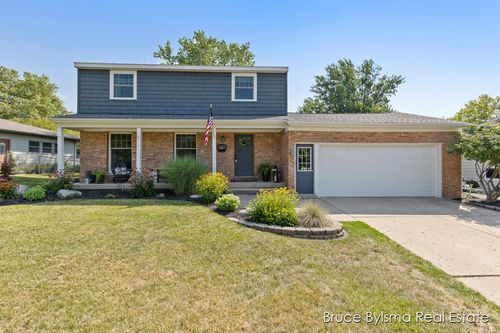 2212 Shawnee Dr Se, Grand Rapids, MI, 49506-5384 | Card Image