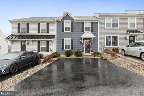 4303 Forbes Dr, STEWARTSTOWN, PA, 17363-9701 | Card Image