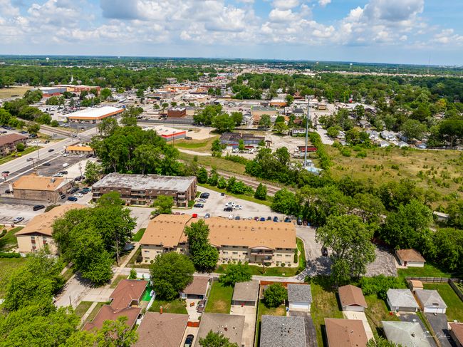 APT-1E - 18361 Glen Oak Ave, Condo with 2 bedrooms, 1 bathrooms and 1 parking in Lansing IL | Image 21