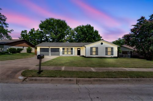 112 Lochness Ln, Benbrook, TX, 76126-3212 | Card Image