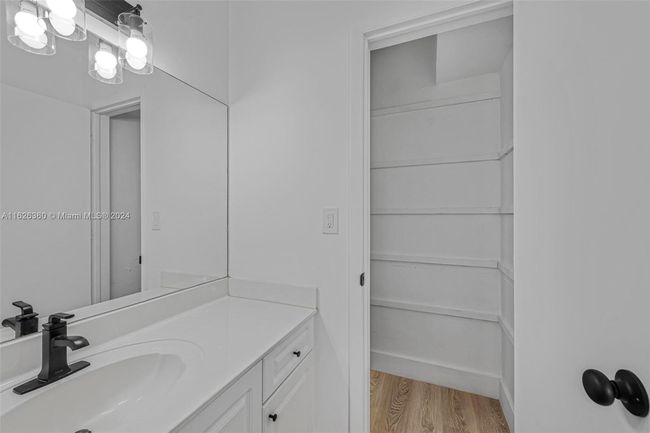 APT-7 - 2858 Pine Tree Dr, Condo with 1 bedrooms, 2 bathrooms and null parking in Miami Beach FL | Image 15