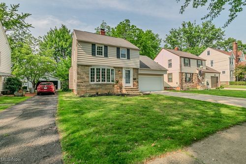 5195 Mayview Rd, Lyndhurst, OH, 44124-1243 | Card Image