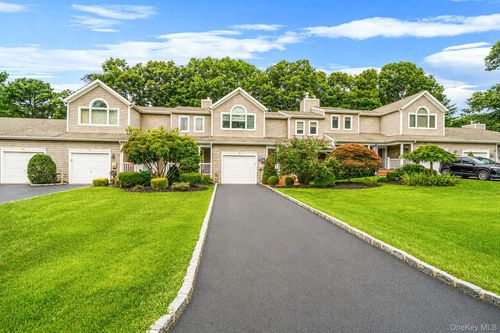 26 Kettle Hole Rd, Manorville, NY, 11949-2857 | Card Image
