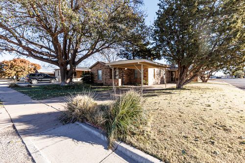 850 S 10th St, Slaton, TX, 79364-5233 | Card Image