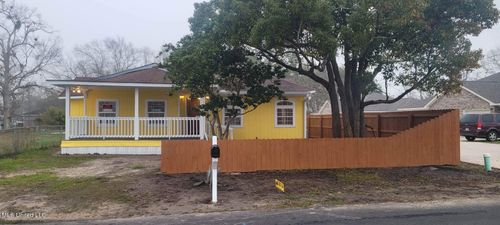734 N Nicholson Ave, Long Beach, MS, 39560-4707 | Card Image