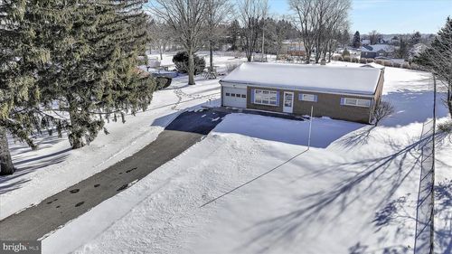 921 Skylight Dr, YORK, PA, 17402-9257 | Card Image