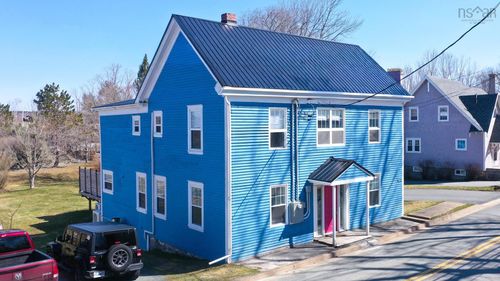 484 Main Street, Liverpool, NS, B0T1K0 | Card Image