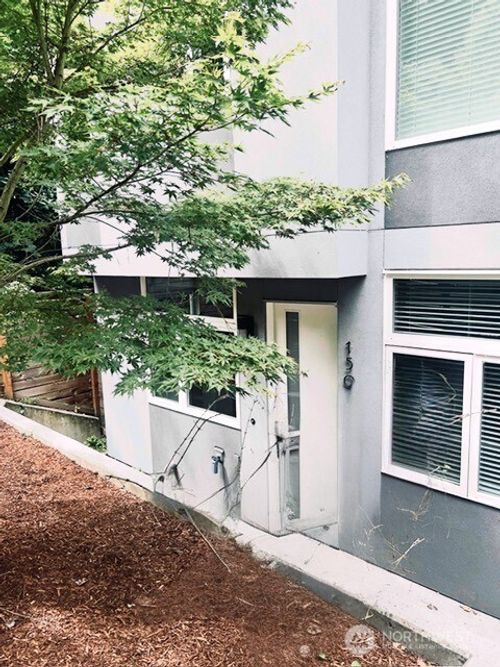 1505 Lakeview Blvd E, Seattle, WA, 98102-4202 | Card Image