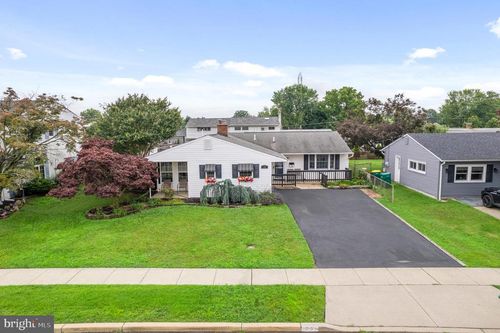 73 Elm Ln, Levittown, PA, 19054-3207 | Card Image
