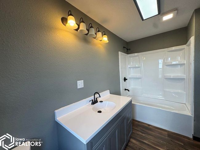 19229 Highway 5, Home with 4 bedrooms, 2 bathrooms and 2 parking in Centerville IA | Image 42