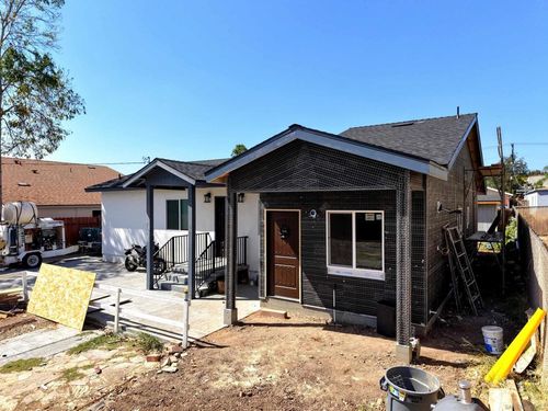 8836 Valencia St, Spring Valley, CA, 91977-3339 | Card Image