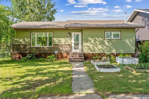 402 Crawford Ave E, Melfort, SK, S0E1A0 | Card Image