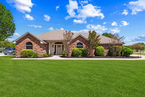 833 Shady Brook Ln, Red Oak, TX, 75154-5407 | Card Image