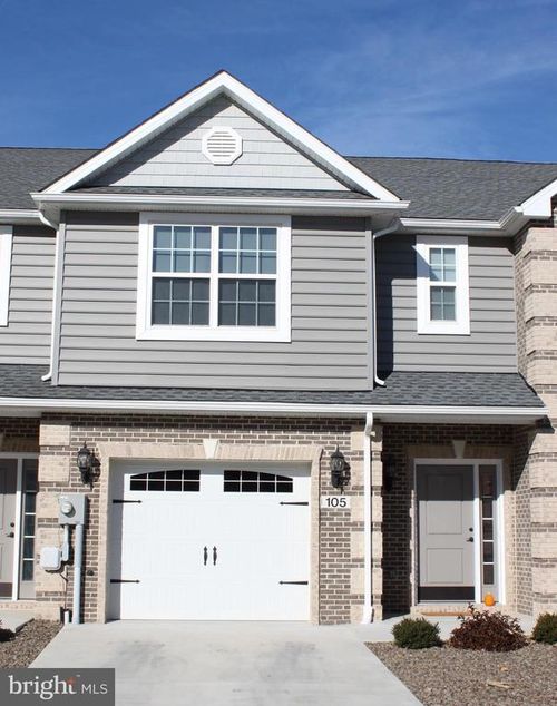 105 Delano Dr, CHAMBERSBURG, PA, 17201-8618 | Card Image