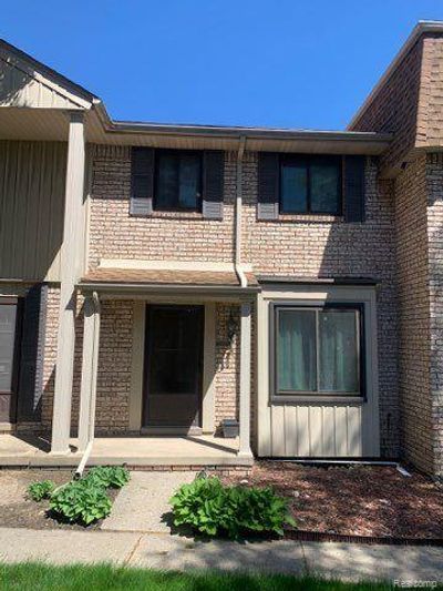 29105 Yorkshire Lane, Condo with 2 bedrooms, 1 bathrooms and null parking in Warren MI | Image 1