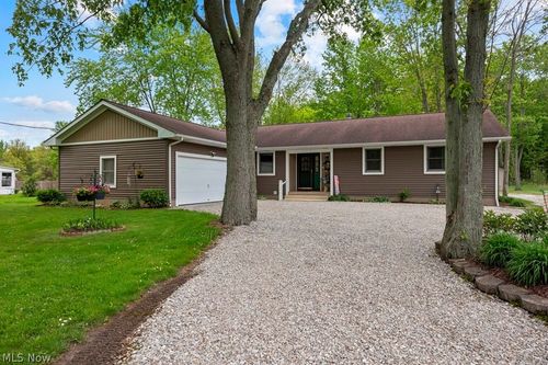 7611 Bronson Rd, Olmsted Twp, OH, 44138-1022 | Card Image