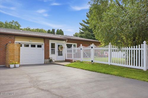 2C Deer Creek, Clifton Park, NY, 12065 | Card Image