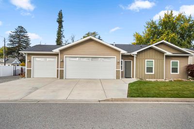 1607 N Corbin Ln, Home with 3 bedrooms, 2 bathrooms and null parking in Spokane Valley WA | Image 1