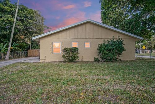 1002 Avenue E, Fort Pierce, FL, 34950-8252 | Card Image