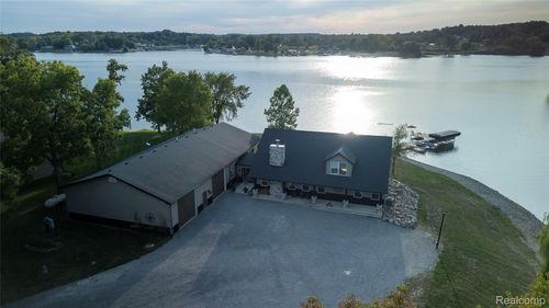 13857 E Diane Dr, Camden, MI, 49232-9523 | Card Image