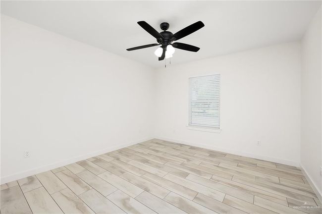 321 E Stubbs St, House other with 3 bedrooms, 2 bathrooms and 2 parking in Edinburg TX | Image 14