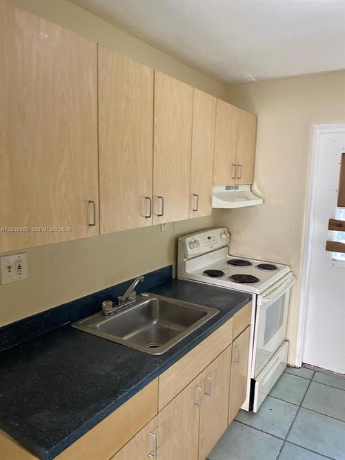 5-1319 Nw 60th St, Miami, FL, 33142-8276 | Card Image