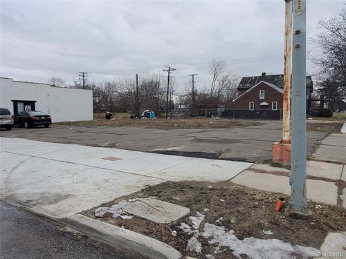 13131 E Warren Ave, Detroit, MI, 48215-2016 | Card Image