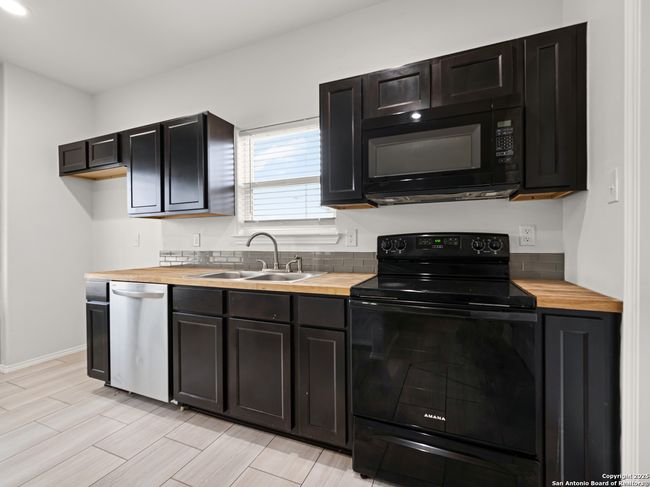 731 Cimarron, House other with 3 bedrooms, 2 bathrooms and null parking in Spring Branch TX | Image 7