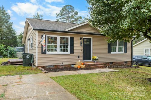 621 W 13th St, Newton, NC, 28658-3824 | Card Image