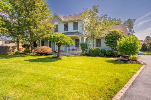 10 Chelsea Ct, Dayton, NJ, 08810-1329 | Card Image