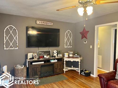 909 E Madison St, Mount Pleasant, IA, 52641-1731 | Card Image