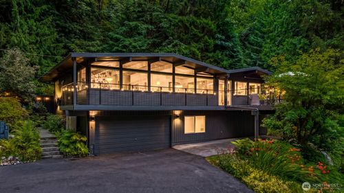 20200 37th Ave Ne, Lake Forest Park, WA, 98155-1657 | Card Image