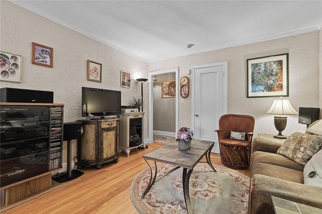 Living Room | Image 7