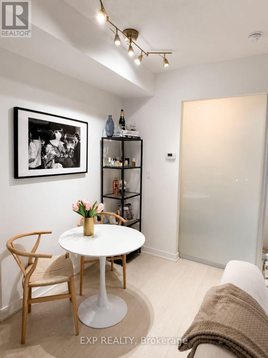 Residential Lease in Toronto (Niagara) 4