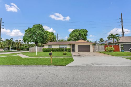 5001 Woodstone Cir N, Lake Worth, FL, 33463-5821 | Card Image