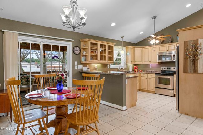 327 S Fowler St, House other with 3 bedrooms, 2 bathrooms and null parking in Clinton TN | Image 7