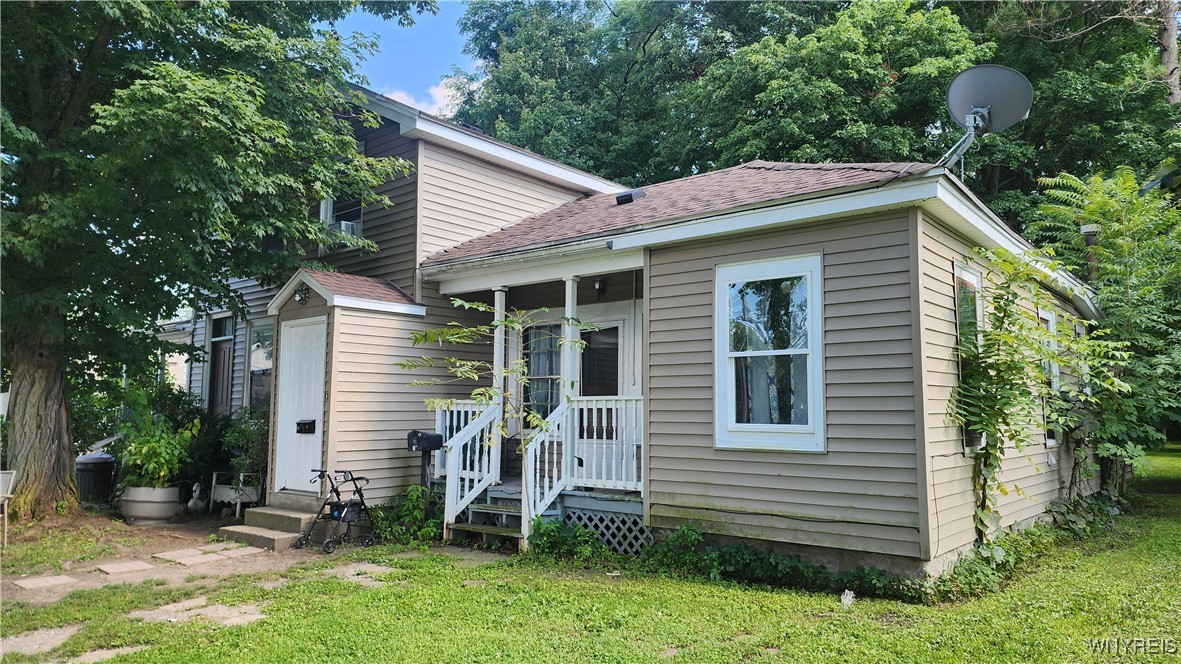 Walnut St, Gowanda, NY 14070