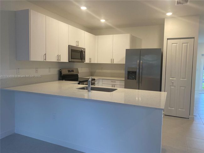 5195 Sw 37 Th St, Townhouse with 3 bedrooms, 3 bathrooms and null parking in West Park FL | Image 10
