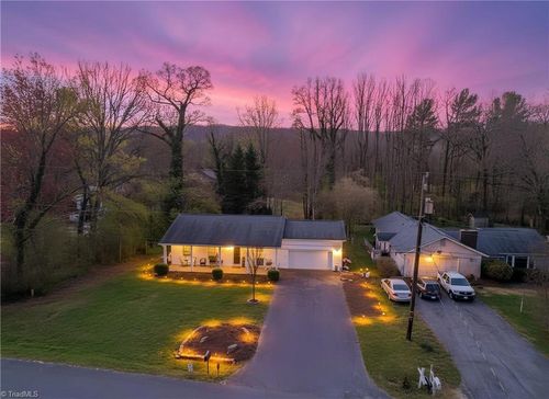 524 Mark Ln, North Wilkesboro, NC, 28659-4608 | Card Image