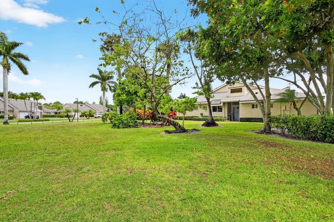 6858 Fountains Cir, Condo with 3 bedrooms, 3 bathrooms and null parking in Lake Worth FL | Image 9