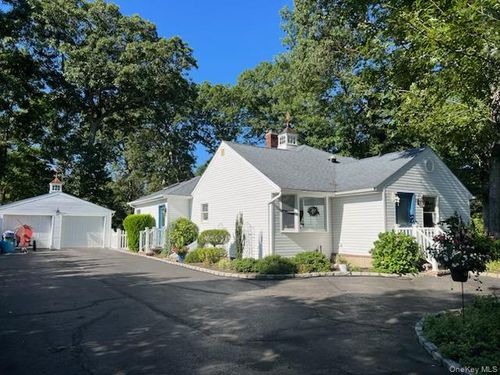 96 Brooksite Dr, Smithtown, NY, 11787-4450 | Card Image