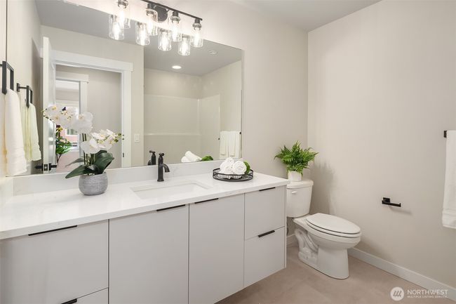 Full bathroom on the third floor. | Image 33