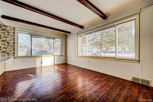 19443 Weyher St, Livonia, MI, 48152-2209 | Card Image